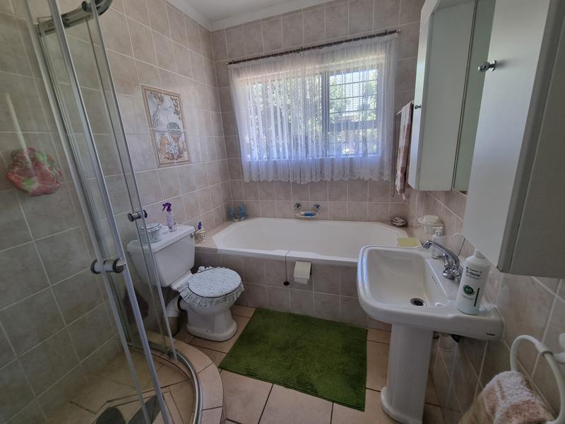 4 Bedroom Property for Sale in Hersham Western Cape